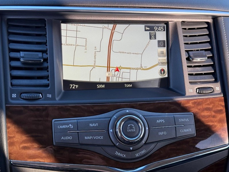 Nissan Armada Vehicle Full-screen Gallery Image 26