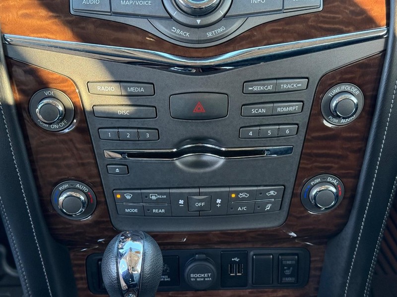 Nissan Armada Vehicle Full-screen Gallery Image 28