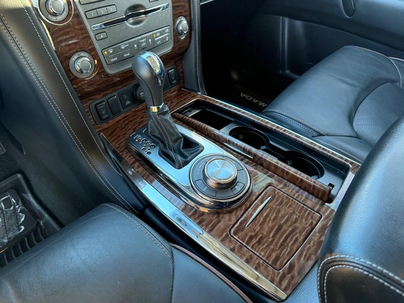 Nissan Armada Vehicle Full-screen Gallery Image 29