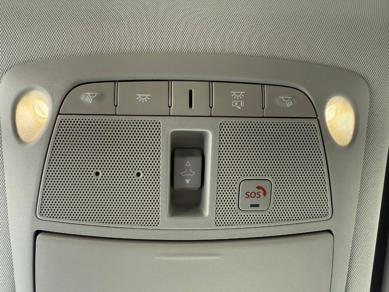 Nissan Armada Vehicle Full-screen Gallery Image 31