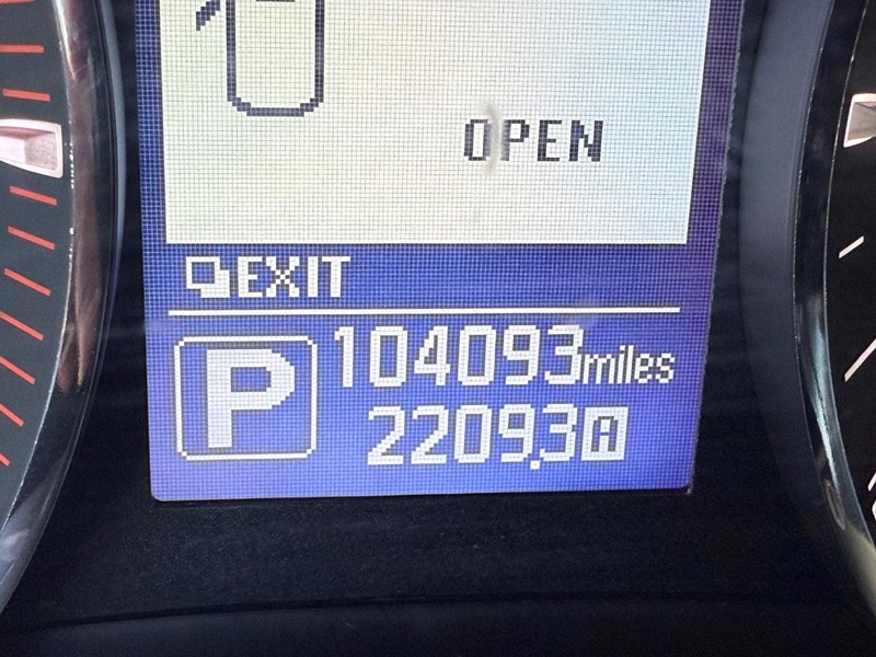 Nissan Armada Vehicle Full-screen Gallery Image 33