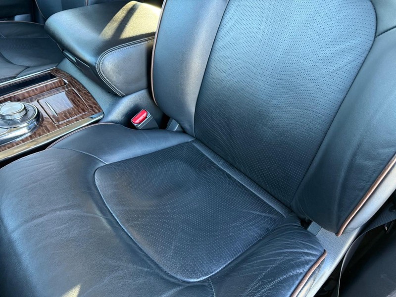 Nissan Armada Vehicle Full-screen Gallery Image 34