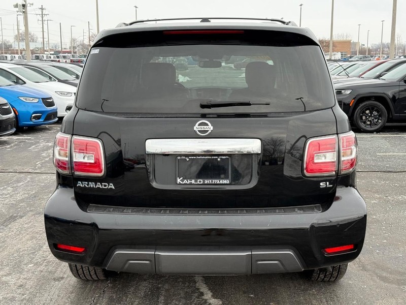 Nissan Armada Vehicle Full-screen Gallery Image 4