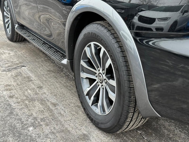 Nissan Armada Vehicle Full-screen Gallery Image 6