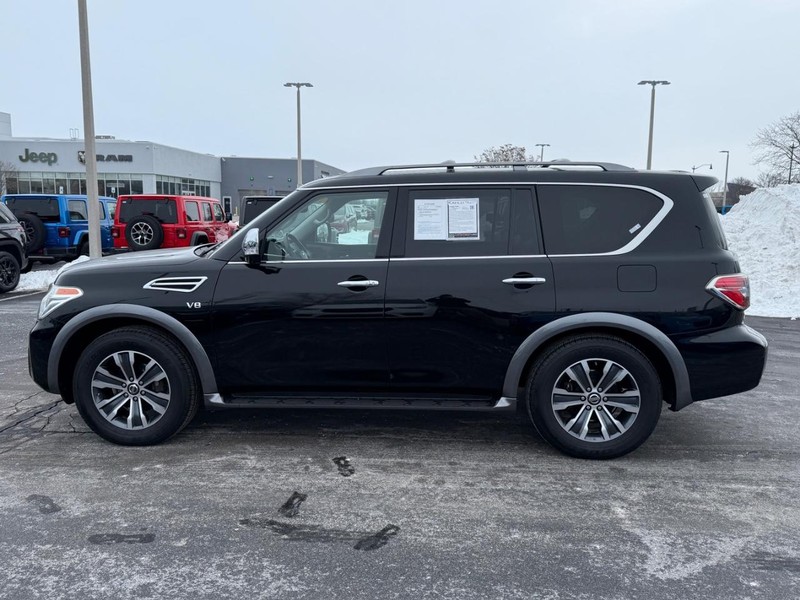 Nissan Armada Vehicle Full-screen Gallery Image 9