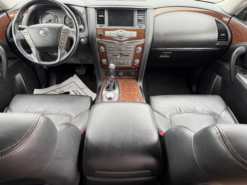 Nissan Armada Vehicle Full-screen Gallery Image 16