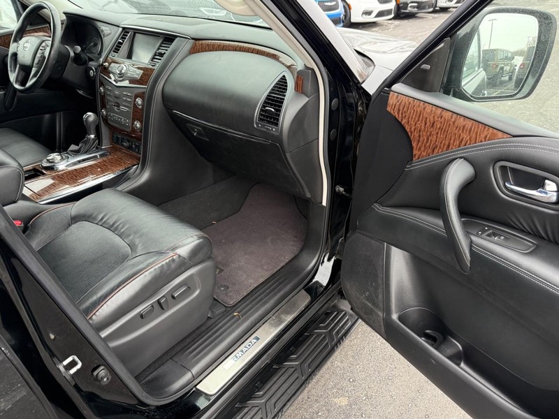 Nissan Armada Vehicle Full-screen Gallery Image 18