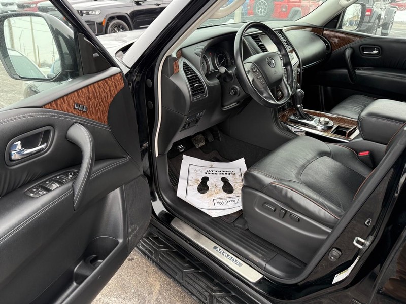 Nissan Armada Vehicle Full-screen Gallery Image 20