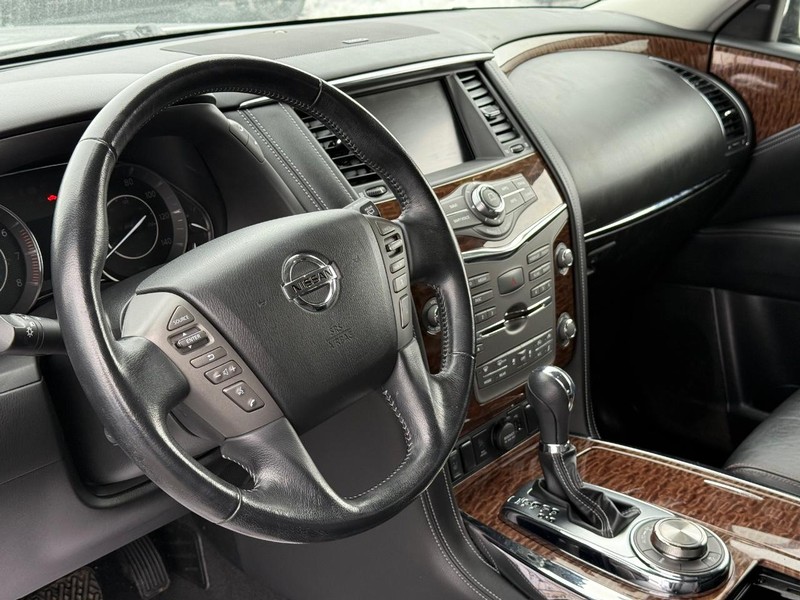 Nissan Armada Vehicle Full-screen Gallery Image 22