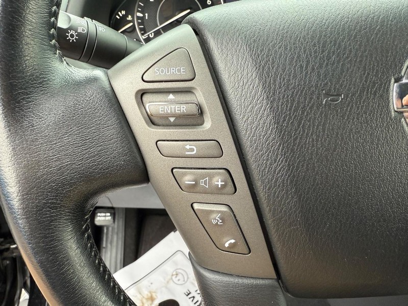 Nissan Armada Vehicle Full-screen Gallery Image 23