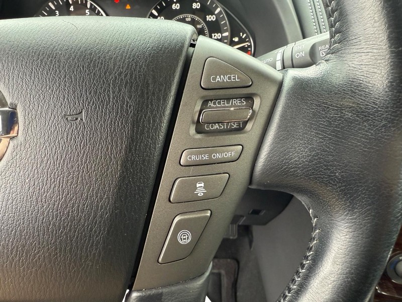 Nissan Armada Vehicle Full-screen Gallery Image 24