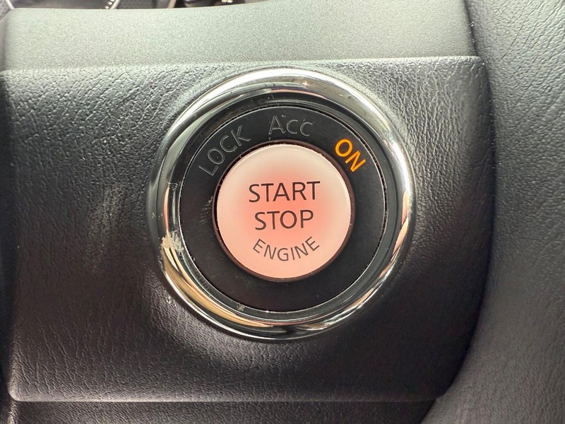 Nissan Armada Vehicle Full-screen Gallery Image 25