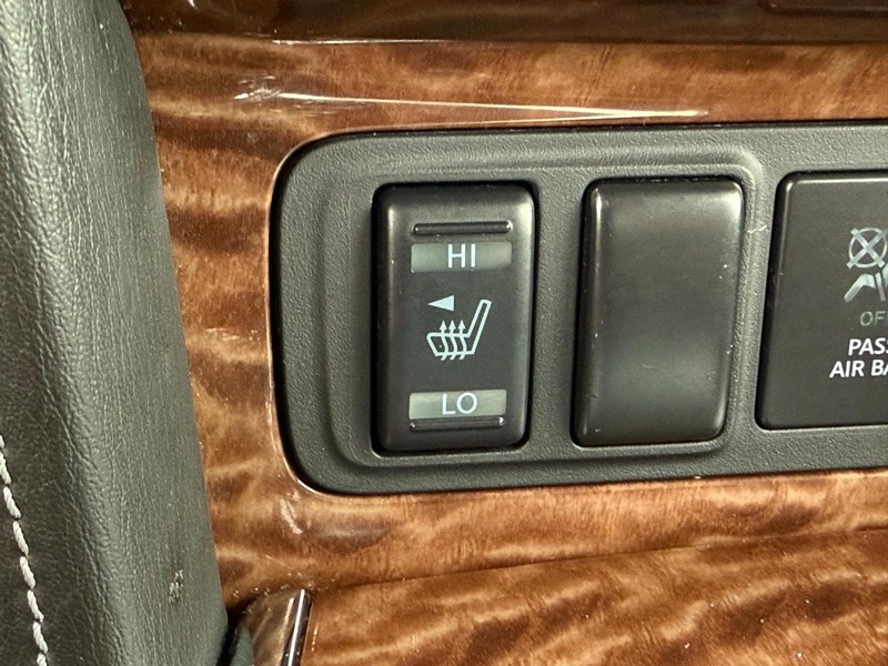 Nissan Armada Vehicle Full-screen Gallery Image 26