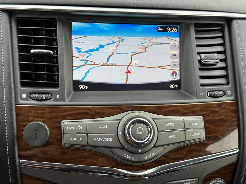 Nissan Armada Vehicle Full-screen Gallery Image 27