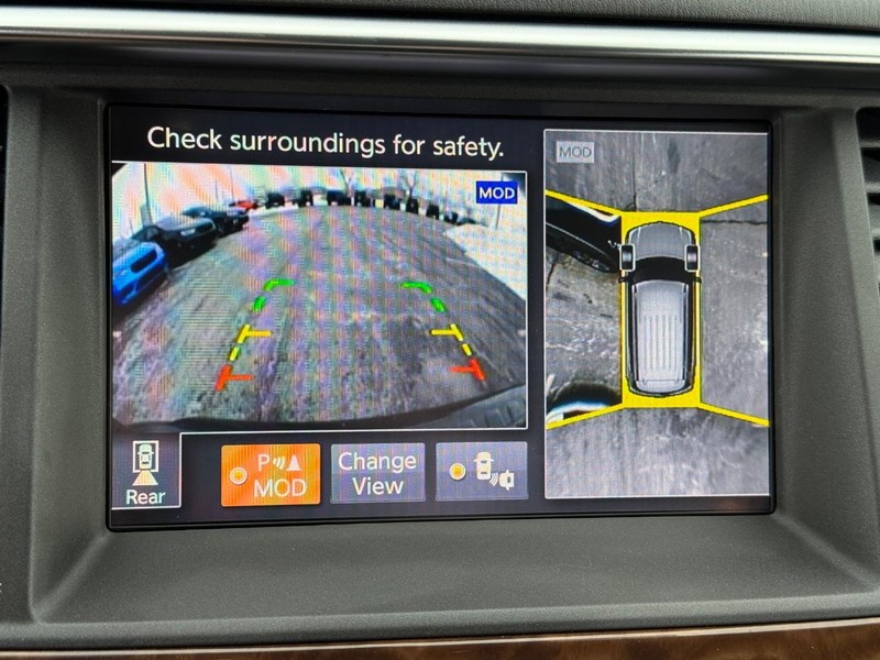 Nissan Armada Vehicle Full-screen Gallery Image 28