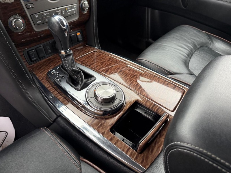 Nissan Armada Vehicle Full-screen Gallery Image 30