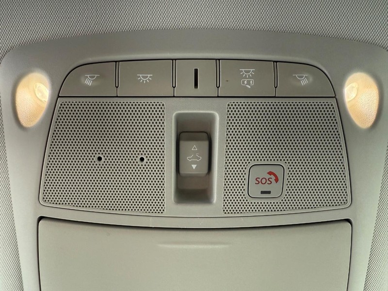 Nissan Armada Vehicle Full-screen Gallery Image 32