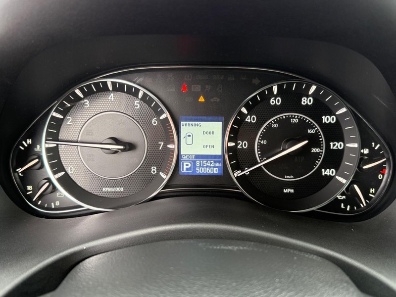 Nissan Armada Vehicle Full-screen Gallery Image 33