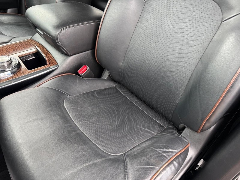 Nissan Armada Vehicle Full-screen Gallery Image 35