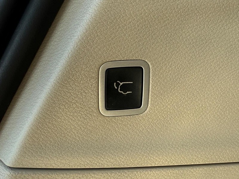 Chrysler Pacifica Vehicle Full-screen Gallery Image 08