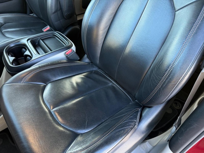 Chrysler Pacifica Vehicle Full-screen Gallery Image 20