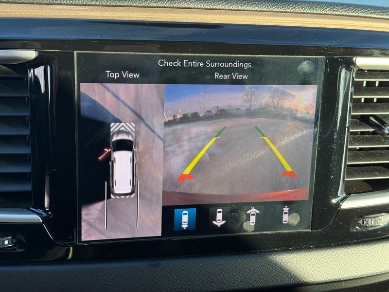 Chrysler Pacifica Vehicle Full-screen Gallery Image 25