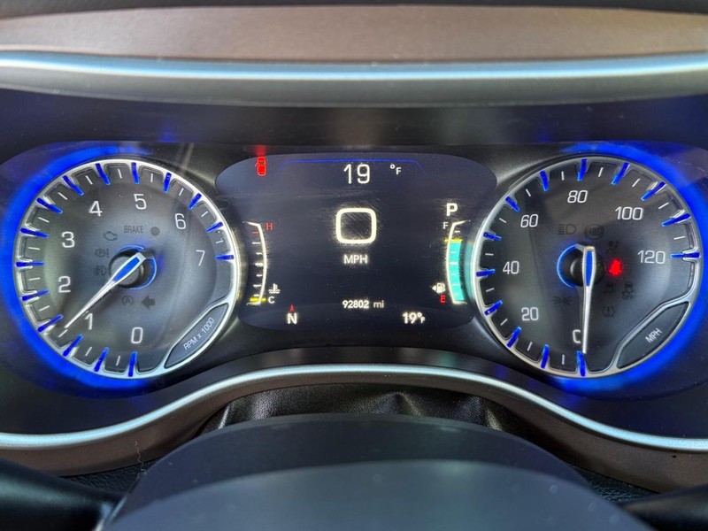 Chrysler Pacifica Vehicle Full-screen Gallery Image 30