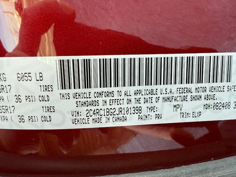 Chrysler Pacifica Vehicle Full-screen Gallery Image 32