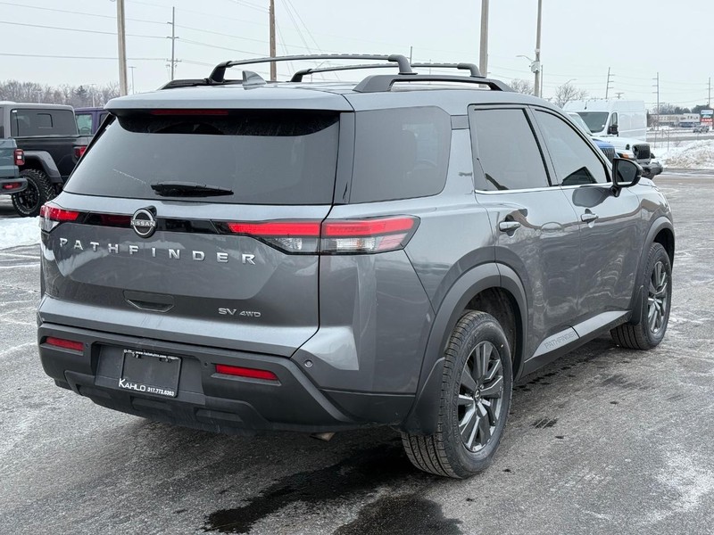 Nissan Pathfinder Vehicle Full-screen Gallery Image 3