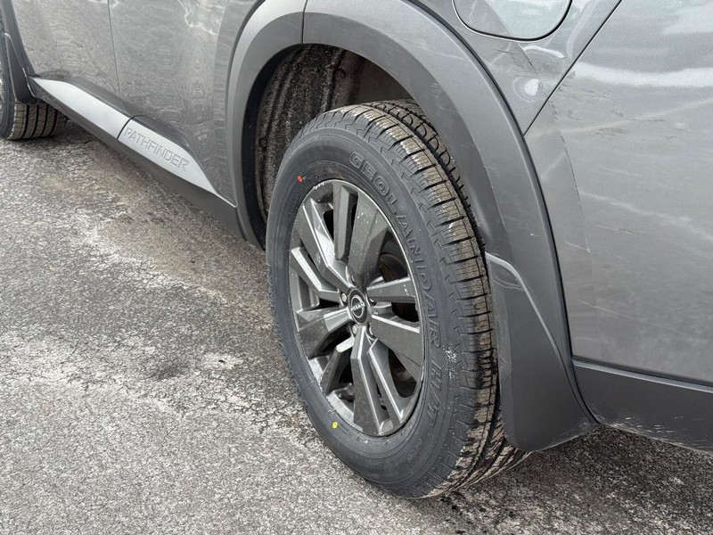 Nissan Pathfinder Vehicle Full-screen Gallery Image 6