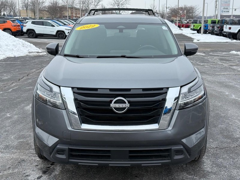 Nissan Pathfinder Vehicle Full-screen Gallery Image 10