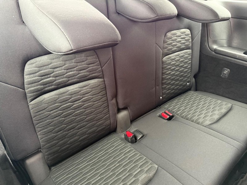 Nissan Pathfinder Vehicle Full-screen Gallery Image 13