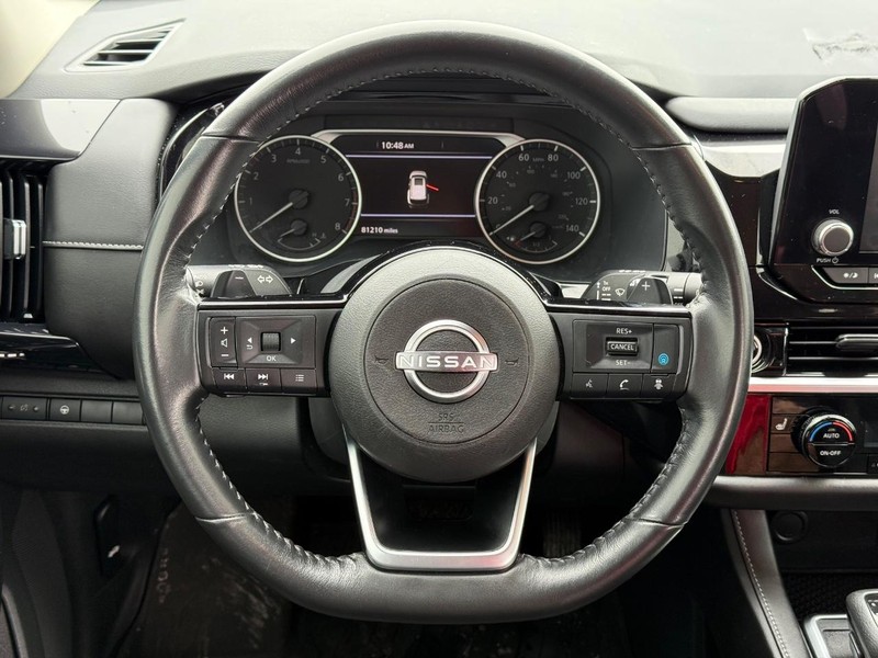 Nissan Pathfinder Vehicle Full-screen Gallery Image 15