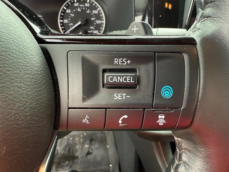 Nissan Pathfinder Vehicle Full-screen Gallery Image 22