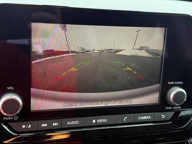 Nissan Pathfinder Vehicle Full-screen Gallery Image 26