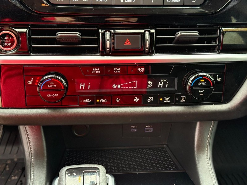 Nissan Pathfinder Vehicle Full-screen Gallery Image 27