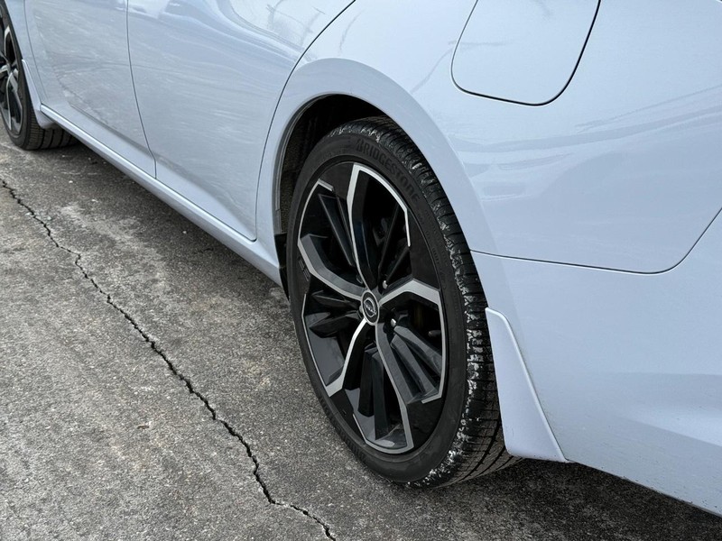 Nissan Altima Vehicle Full-screen Gallery Image 6