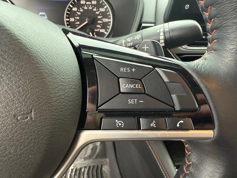 Nissan Altima Vehicle Full-screen Gallery Image 22