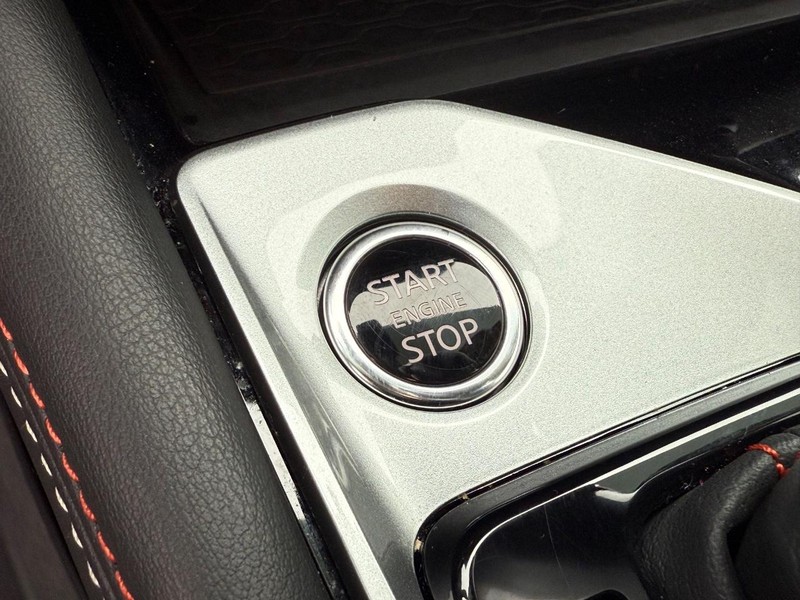 Nissan Altima Vehicle Full-screen Gallery Image 23