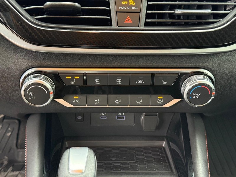 Nissan Altima Vehicle Full-screen Gallery Image 27