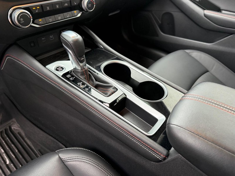 Nissan Altima Vehicle Full-screen Gallery Image 28