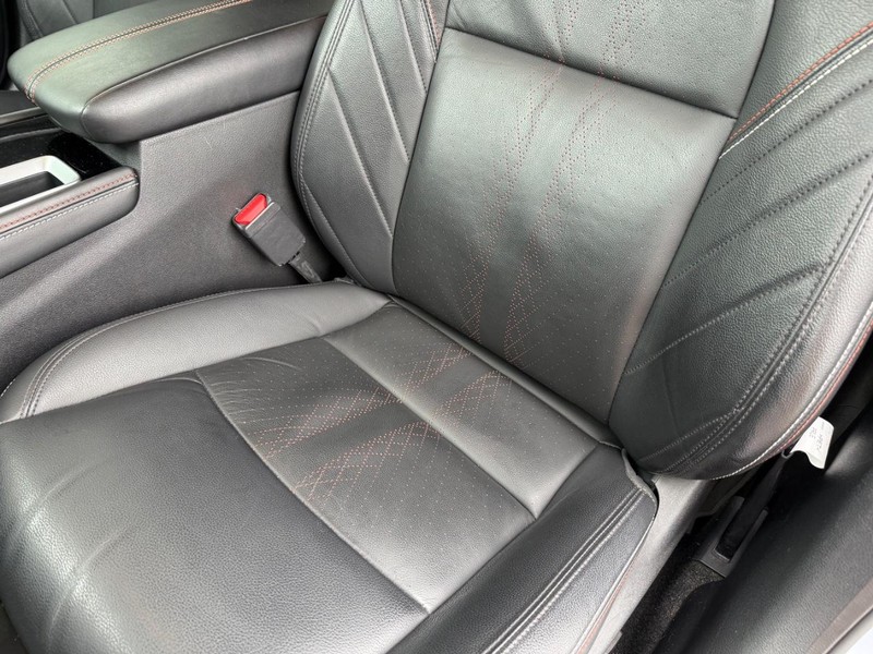 Nissan Altima Vehicle Full-screen Gallery Image 33