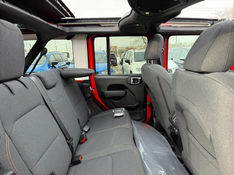 Jeep Wrangler Vehicle Full-screen Gallery Image 11