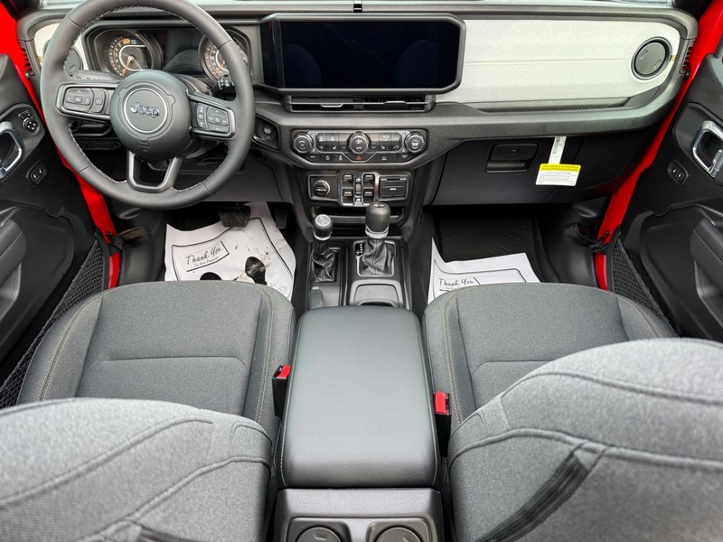 Jeep Wrangler Vehicle Full-screen Gallery Image 14