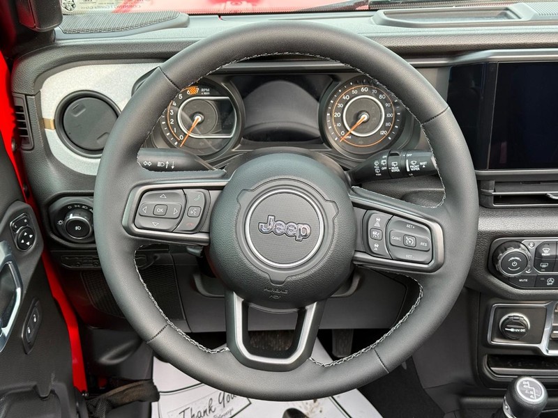 Jeep Wrangler Vehicle Full-screen Gallery Image 15