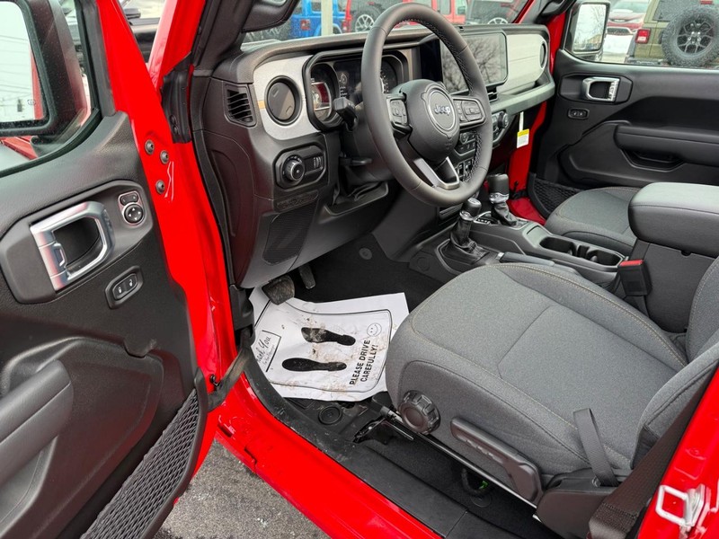 Jeep Wrangler Vehicle Full-screen Gallery Image 18