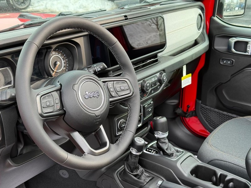 Jeep Wrangler Vehicle Full-screen Gallery Image 20