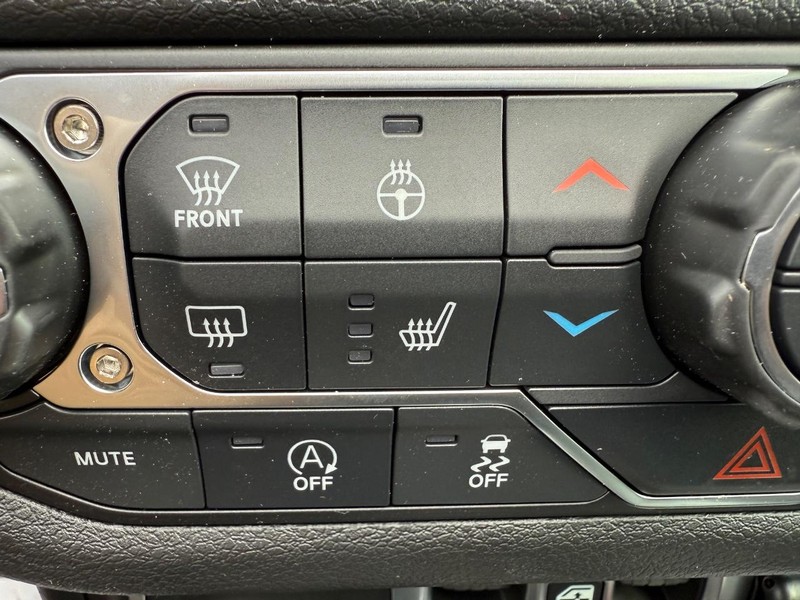 Jeep Wrangler Vehicle Full-screen Gallery Image 24