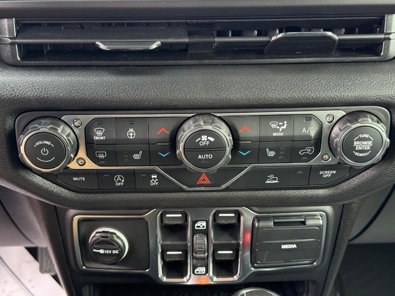 Jeep Wrangler Vehicle Full-screen Gallery Image 27