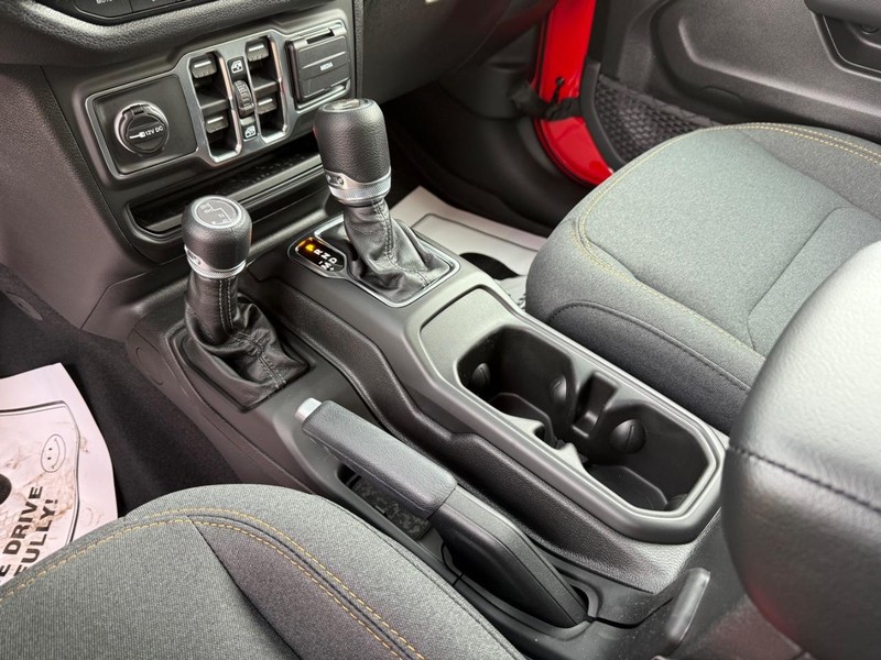 Jeep Wrangler Vehicle Full-screen Gallery Image 28